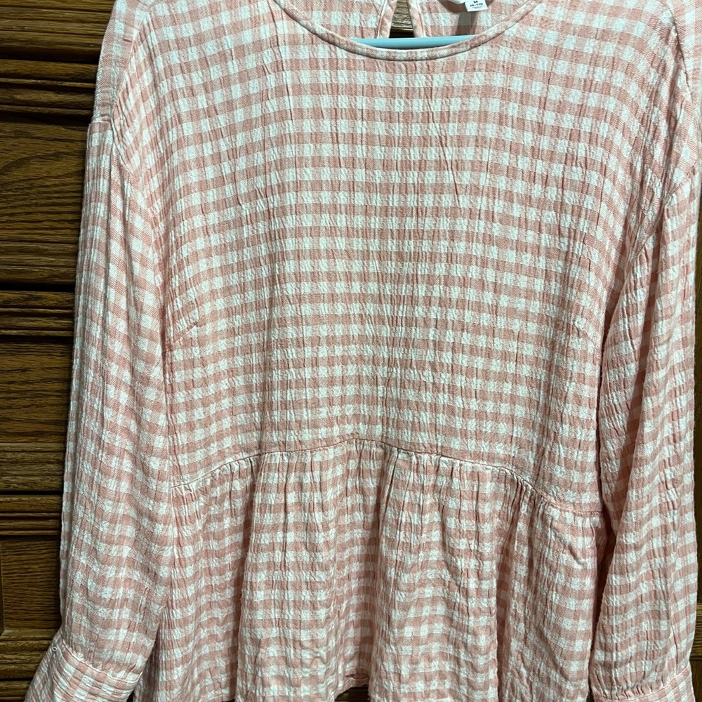 Time & Tru long sleeve pink & white top, Medium, ruffle bottom, button on back